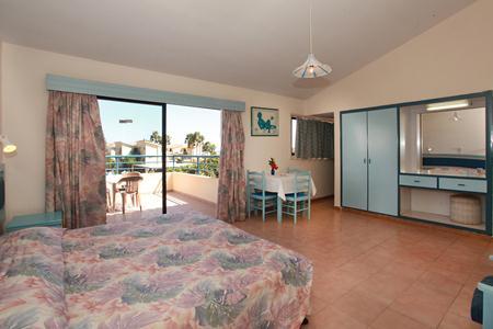 Imagen general del Hotel Makronisos Village. Foto 3