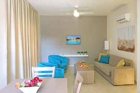 Imagen de los interiores del Hotel Makronisos Village. Foto 15