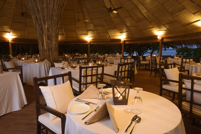 Imagen del bar/restaurante del Hotel Makunudu Island. Foto 4