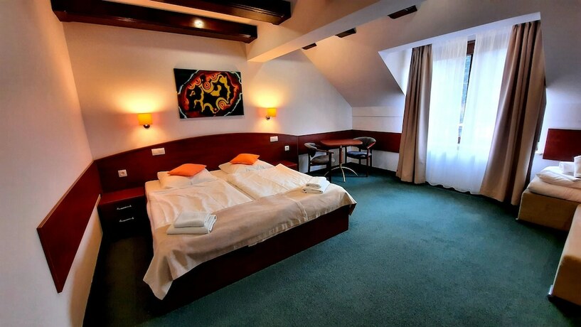 Imagen de la habitación del Hotel Malachit Medical Spa. Foto 16