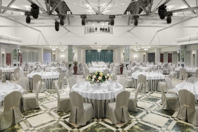 Imagen de los interiores del Hotel Malachite Congress. Foto 4