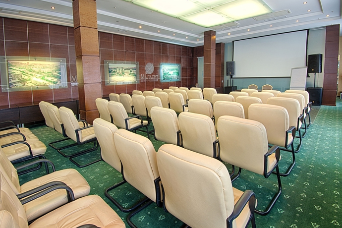 Imagen de los interiores del Hotel Malachite Congress. Foto 8