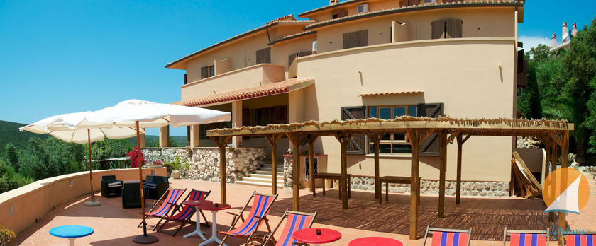 Imagen de los exteriores del Hotel Maladroxia. Foto 13