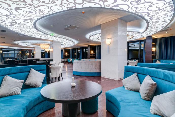 Imagen de los interiores del Hotel Malak Regency. Foto 10