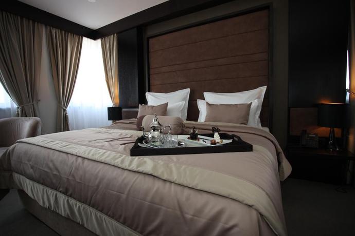 Imagen de los interiores del Hotel Malak Regency. Foto 14