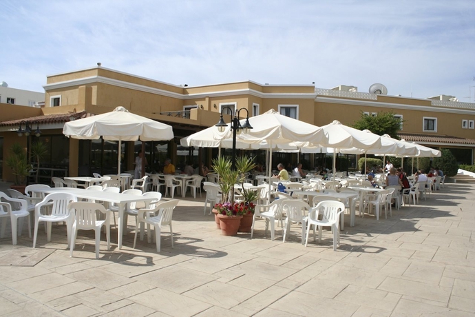 Imagen general del Hotel Malama Beach Holiday Village. Foto 5