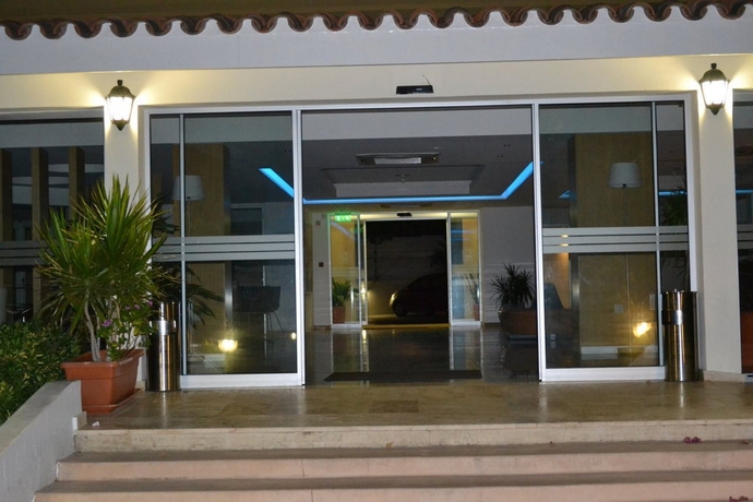 Imagen general del Hotel Malama Beach Holiday Village. Foto 10