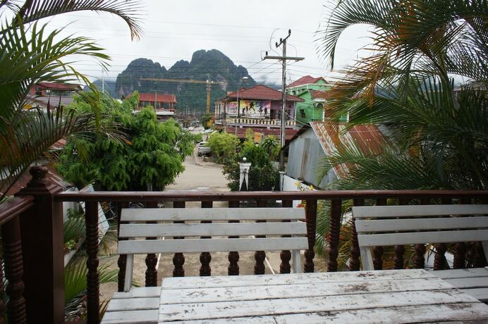 Imagen de los exteriores del Hotel Malany Villa 1. Foto 25