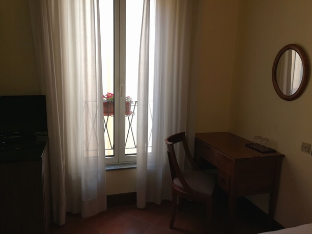 Imagen de la habitación del Hotel Malaspina. Foto 8