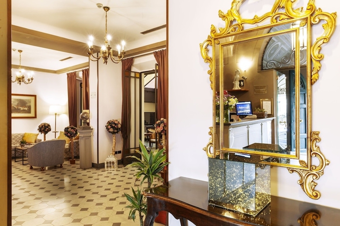 Imagen de los interiores del Hotel Malaspina. Foto 14