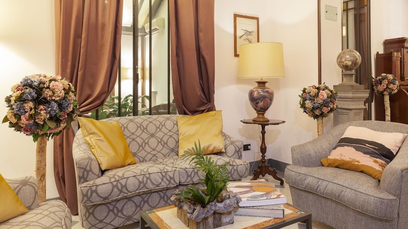 Imagen de los interiores del Hotel Malaspina. Foto 19