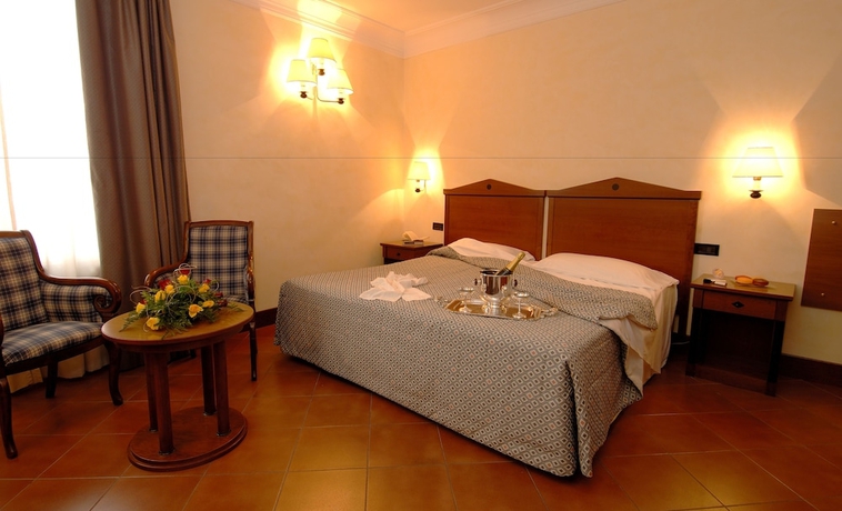 Imagen de la habitación del Hotel Malaspina. Foto 12