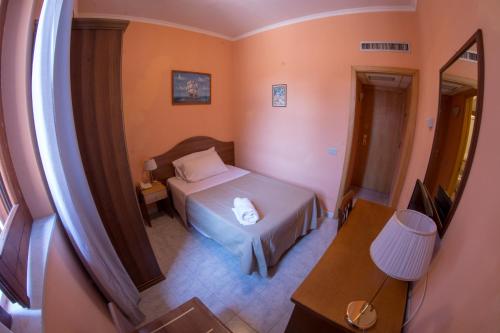 Imagen de la habitación del Hotel Malavoglia. Foto 7