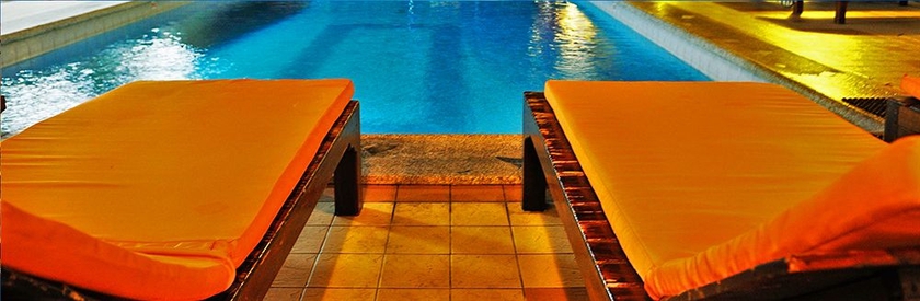 Imagen de la piscina del Hotel Malaysia Hotel. Foto 8