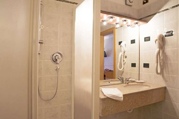 Imagen de la habitación del Hotel Malder. Foto 13