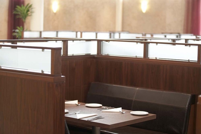 Imagen del bar/restaurante del Hotel Maldron Newlands Cross. Foto 3