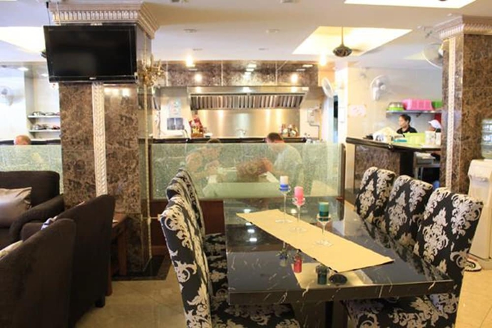 Imagen del bar/restaurante del Hotel Maleez Lodge and Restaurant. Foto 2