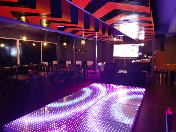 Imagen del bar/restaurante del Hotel Malghotras. Foto 2