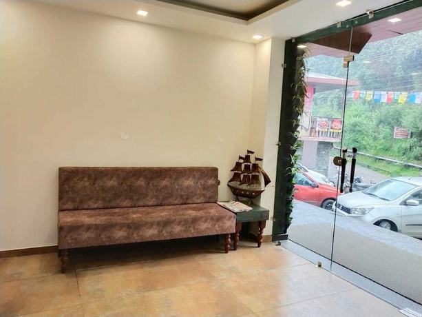 Imagen de los interiores del Hotel Malghotras. Foto 19