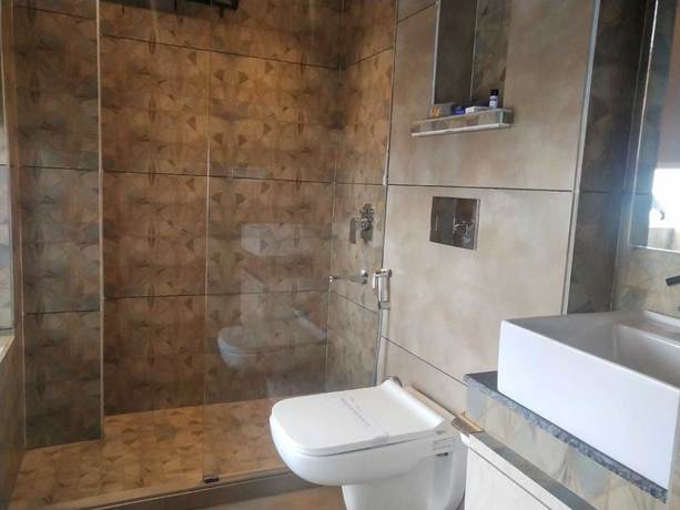 Imagen de la habitación del Hotel Malghotras. Foto 13