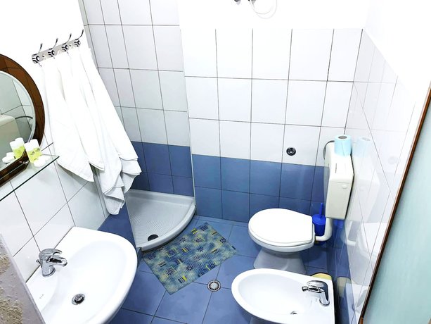 Imagen de la habitación del Hotel Mali i Robit. Foto 16