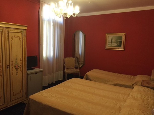 Imagen de la habitación del Hotel Malibran, Venecia. Foto 1