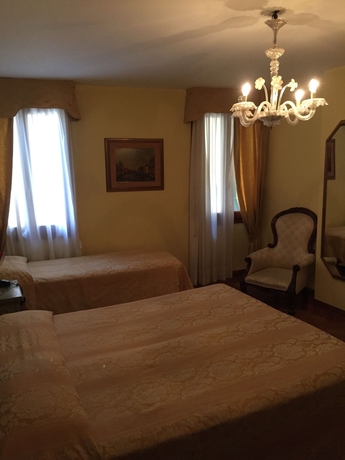 Imagen de la habitación del Hotel Malibran, Venecia. Foto 2