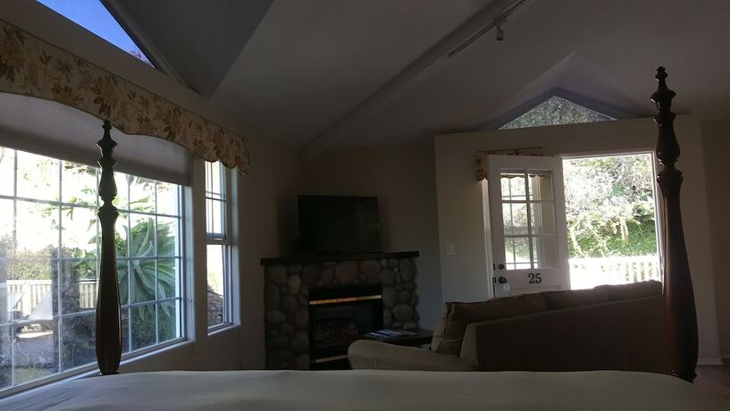 Imagen general del Hotel Malibu Country Inn. Foto 2