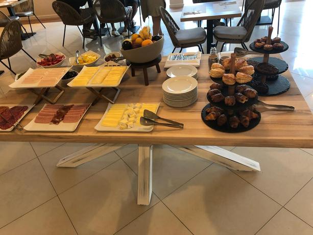 Imagen del bar/restaurante del Hotel Malibu Foz - La Maison Younan. Foto 14