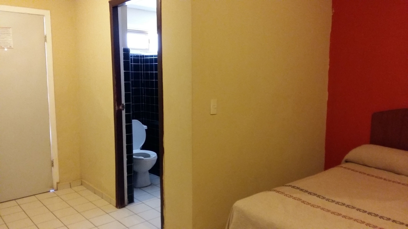 Imagen de la habitación del Hotel Malibu Guaymas. Foto 8