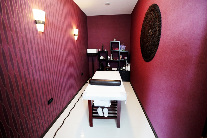 Imagen de la piscina del Hotel Malibu Mamaia. Foto 14