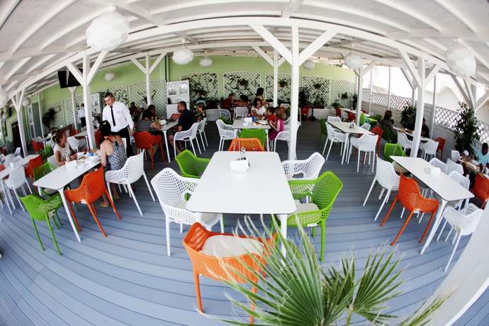 Imagen del bar/restaurante del Hotel Malibu Mamaia. Foto 7