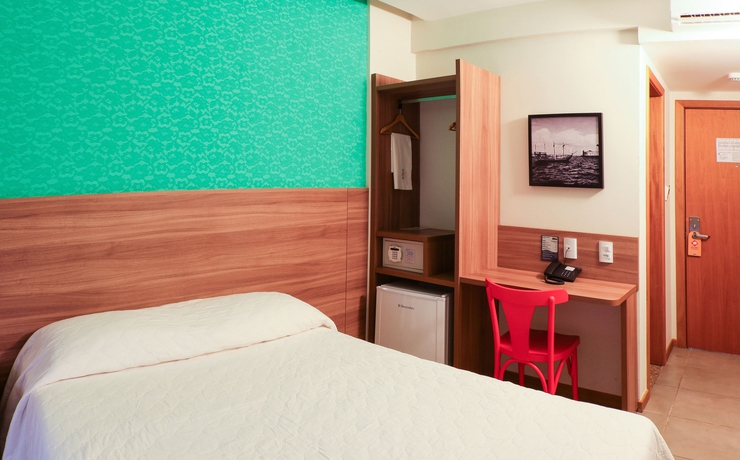 Imagen de la habitación del Hotel Malibu Plaza. Foto 9