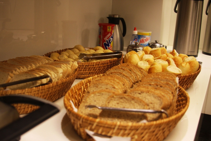 Imagen del bar/restaurante del Hotel Malibu Plaza. Foto 6