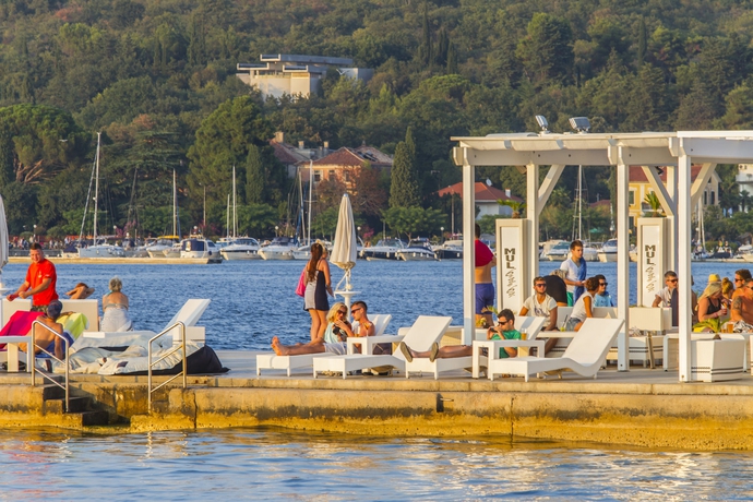 Imagen de los exteriores del Hotel Malin. Foto 9