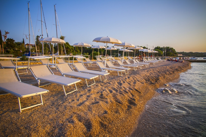 Imagen de los exteriores del Hotel Malin. Foto 10