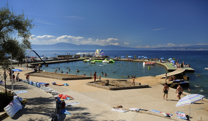 Imagen de los exteriores del Hotel Malin. Foto 11