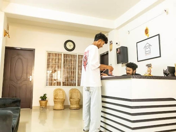 Imagen de los interiores del Hotel Malini Homes - Food and Lodging. Foto 15