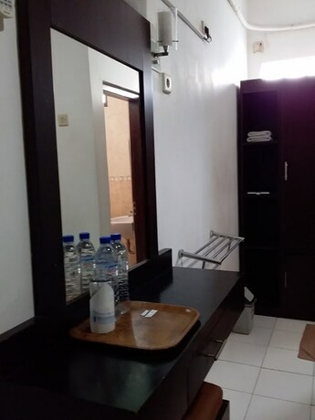 Imagen de la habitación del Hotel Malioboro Inn Yogyakarta. Foto 22