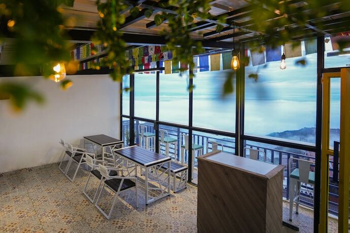 Imagen del bar/restaurante del Hotel Mall Road. Foto 5