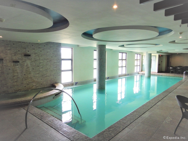 Imagen de la piscina del Hotel Mallberry Suites Business. Foto 19