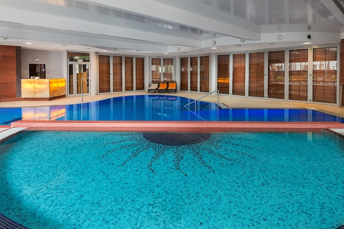 Imagen de la piscina del Hotel Maloves Spa and Resort. Foto 14