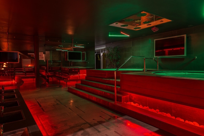 Imagen de la piscina del Hotel Maloves Spa and Resort. Foto 16