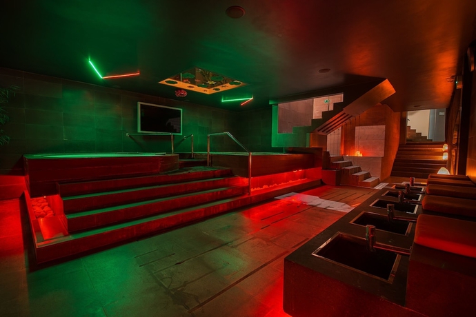 Imagen de la piscina del Hotel Maloves Spa and Resort. Foto 17