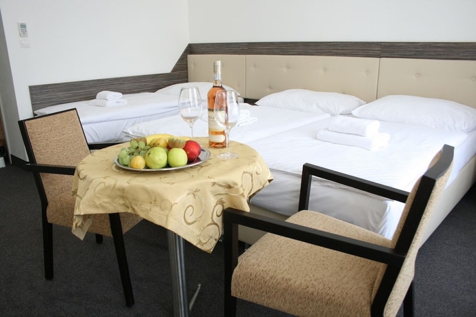 Imagen de la habitación del Hotel Malta. Foto 10