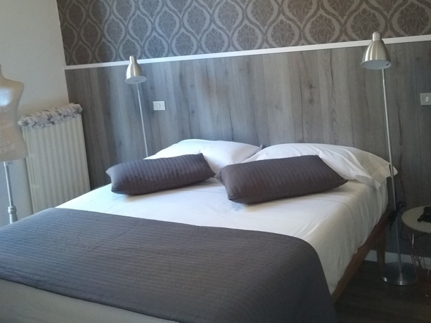 Imagen de los interiores del Hotel Malta, Mil&aacute;n. Foto 16