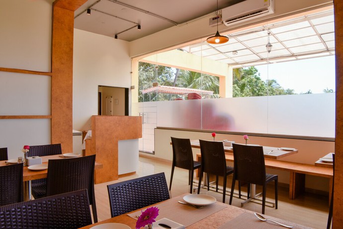 Imagen del bar/restaurante del Hotel Malvan\'s Aishwarya. Foto 6