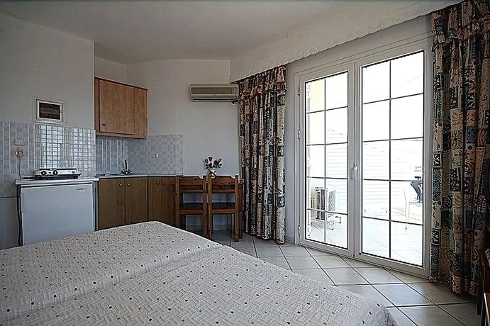 Imagen de la habitación del Hotel Malvasia Corner Studios. Foto 8