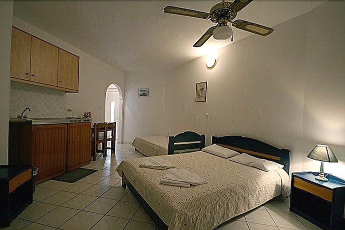 Imagen de la habitación del Hotel Malvasia Corner Studios. Foto 13