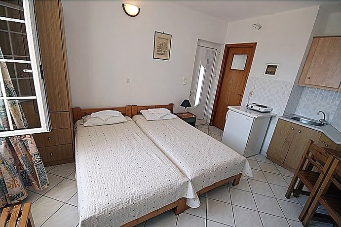 Imagen de la habitación del Hotel Malvasia Corner Studios. Foto 15